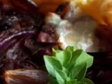 Recette Tarte feuilletée aux oignons rouges & cabécou