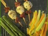 Recette Brochettes de saint jacques et jambon de parme, asperges et juliennes de légumes poêlées