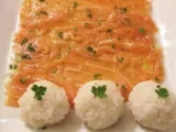 Recette Carpaccio de saumon au citron et gingembre, boules de riz gluant