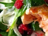 Salade au saumon et aux framboises