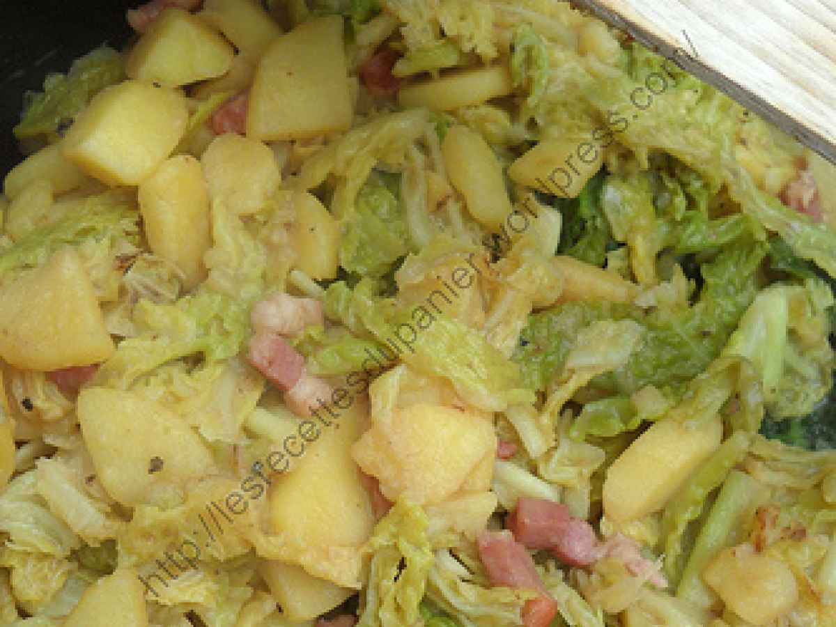 Poêlée de chou vert, pommes de terre et cantal, Recette Ptitchef