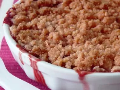 Recette Crumble pommes & fraises aux biscuits roses de reims