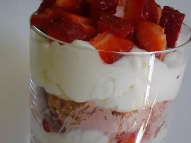 Recette Trifles aux fraises et aux biscuits roses