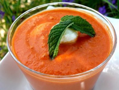 Recette Soupe froide tomates - poivrons à la mozzarella