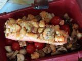 Etape 6 - Saumon et légumes en papillote, crumble de crevettes et carpaccio de crevettes
