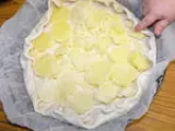 Etape 3 - Tarte fine pommes de terre, jambon cru et parmesan