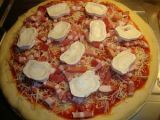Etape 5 - PATE A PIZZA EN MAP GARNIE AU LARDONS ET FROMAGE DE CHEVRE