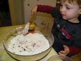Etape 4 - Muffins à la framboise et au chocolat (cuisine enfant)