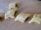 Etape 7 - Petits gâteaux fourrés aux dattes et parsemés aux graines de sésame