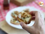 Etape 3 - Toasts au roquefort, noix et miel