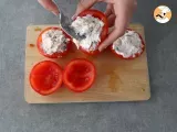 Etape 3 - Tomates farcies au thon, fromage frais et aux olives
