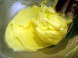 Etape 1 - Sablés fins à la mangue, crème fouettée aux fruits de la passion