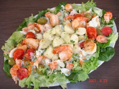 Assiette de salade légère aux scampis, pastèque et melon