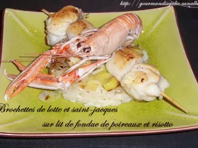 Brochettes de lotte et noix de Saint-Jacques, Langoustine, sur un lit de fondue