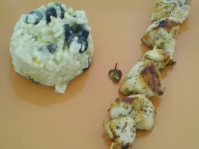 Brochettes de poulet mariné et son risotto aux olives - photo 2