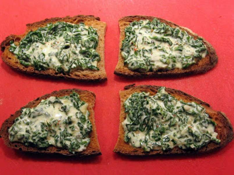 Bruschetta con spinaci e gorgonzola