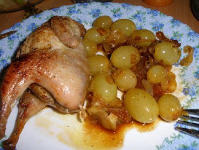 Cailles farcies au foie gras et aux raisins blanc