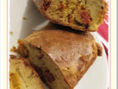 Cake safrané au chorizo et tomates séchées