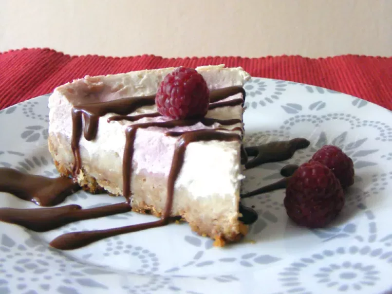 Cheesecake coco-framboises et son coulis de chocolat noir