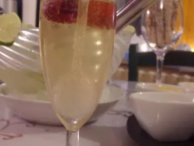 Cocktail au champagne et citron vert.
