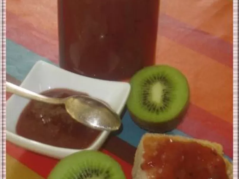 Confiture fraise-kiwi-rubarbe