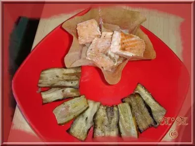 Corolles de feuilles de brick au saumon, moules et crevettes