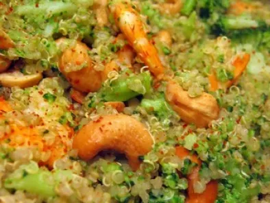 Crevettes sautées aux brocolis, quinoa et noix de cajou
