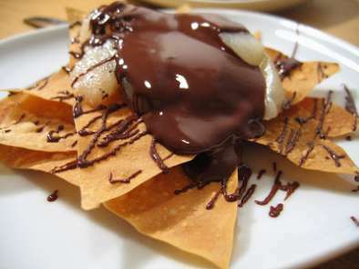 Croustillant de poire pochée à la vanille & sauce au chocolat - photo 3