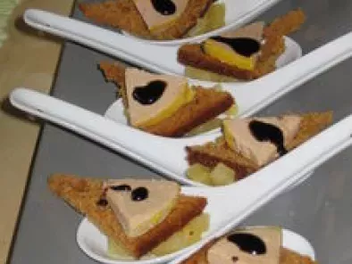 Cuillères gourmandes compotée de pommes, foie gras et pain d'épices