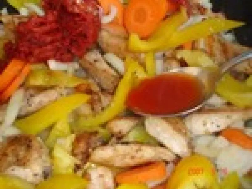 Dés de poulet aux légumes en sauce + riz - photo 2