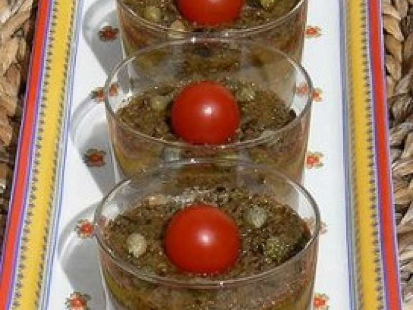 Dip aux poivrons rouges-féta et galettes de semoule, verrines aubergines-tapenade. - photo 4