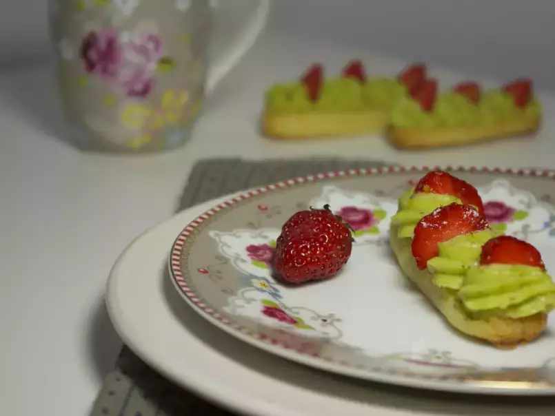 Eclairs pistache et fraises - photo 2
