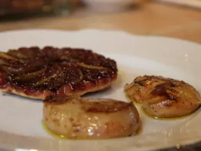 Escalopes de foie gras poêlé, tatin de figues au 4-épices et caramel de Maury