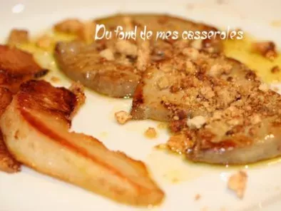 Foie gras poêlé aux poires confites et crumble