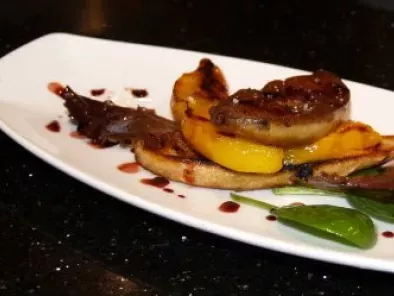 Foie gras poêlé sur pain perdu à la mangue