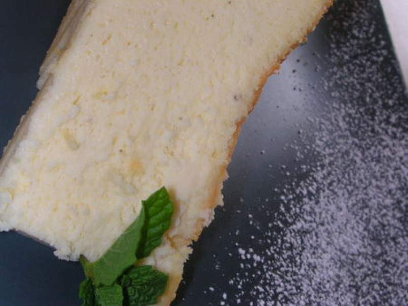 Gâteau aérien au fromage blanc, au citron et à la fève tonka
