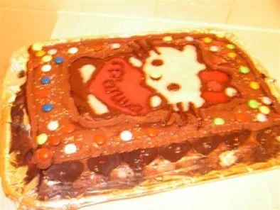 Gâteau d'anniversaire au chocolat avec déco Hello Kitty - photo 2