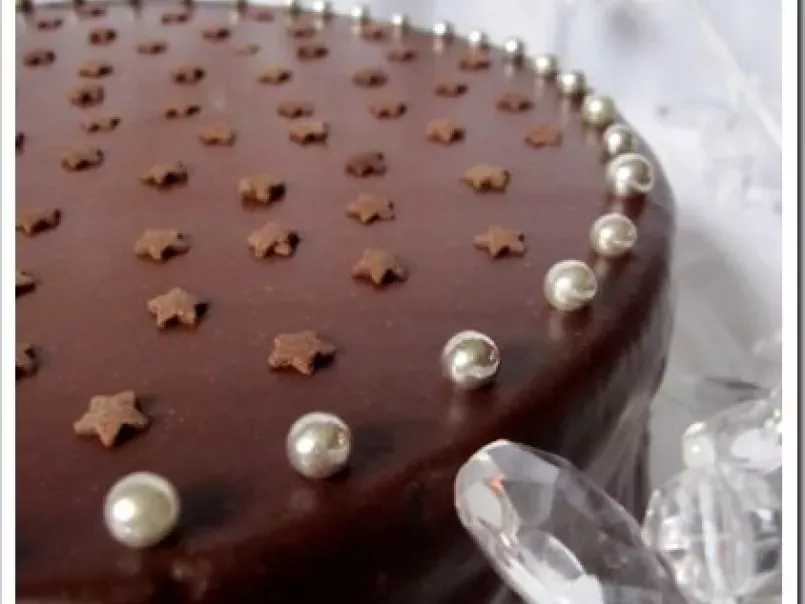Gâteau d'anniversaire au chocolat et framboises