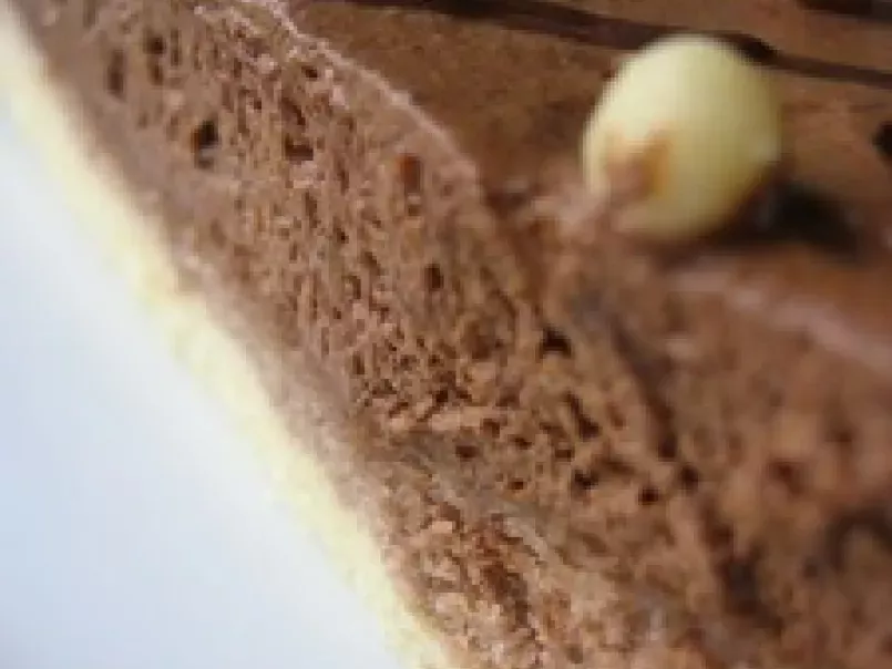 Gâteau mousseux au chocolat noir et ses billes de chocolat blanc - photo 2