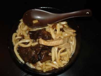 Grosses nouilles jap' aux champignons noirs et au porc