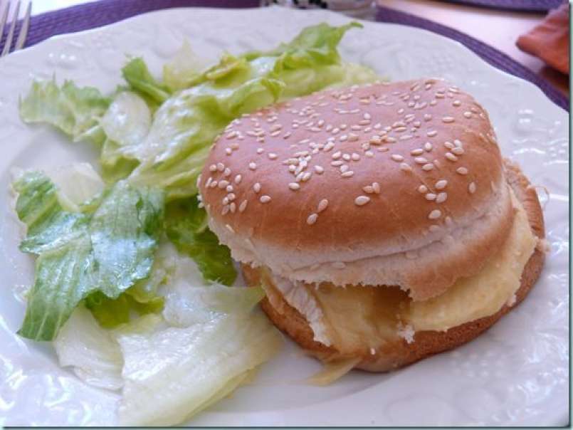Hamburger sucre-sale : pommes et camembert