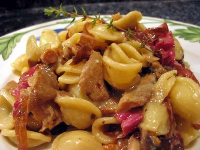 L'automne arrive : salade d'orechiette aux champignons, chicorée rouge et gorgonzola