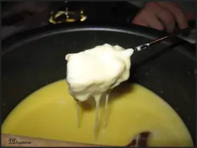 La vraie fondue jurassienne (fondue des trois cantons) ! Plus que délicieuse... - photo 2
