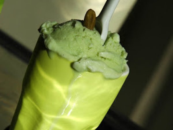 Lait glacé à la pistache (entre le sorbet et la glace)