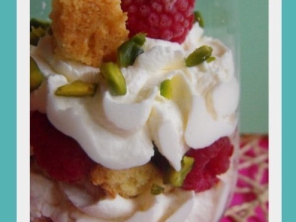 Trifle framboise - sablé breton et pistache