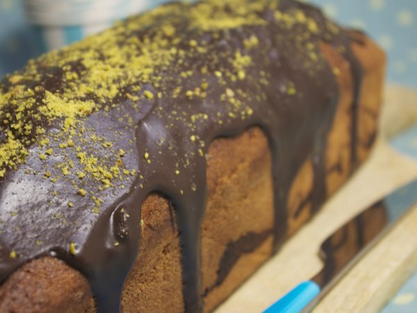 Cake noisettes, pistache et chocolat