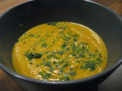 Merveilleuse soupe aux carottes, épices et lait de coco