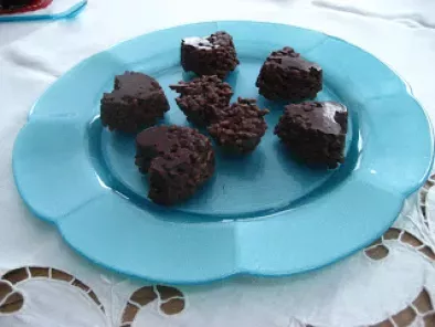 Mini-bouchées au chocolat noir et riz soufflé pour Valentin