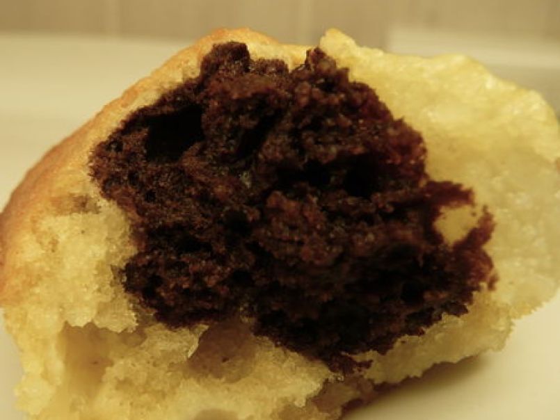 Mini cakes amande-poire au coeur de chocolat. - photo 2