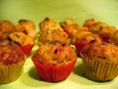 Mini muffins salés aux tomates séchées, parmesan et origan